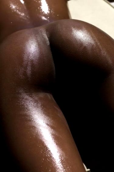 Эротика шоколадки - Голая негритянка фото